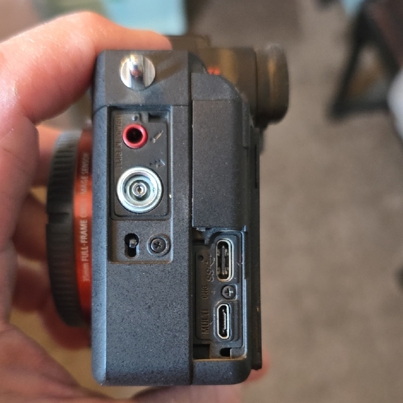 Sony Alpha A7R ILCE-7R 36.4MP Digital Camera - As-Is Has Red screen Needs Repair - Picture 5 of 8